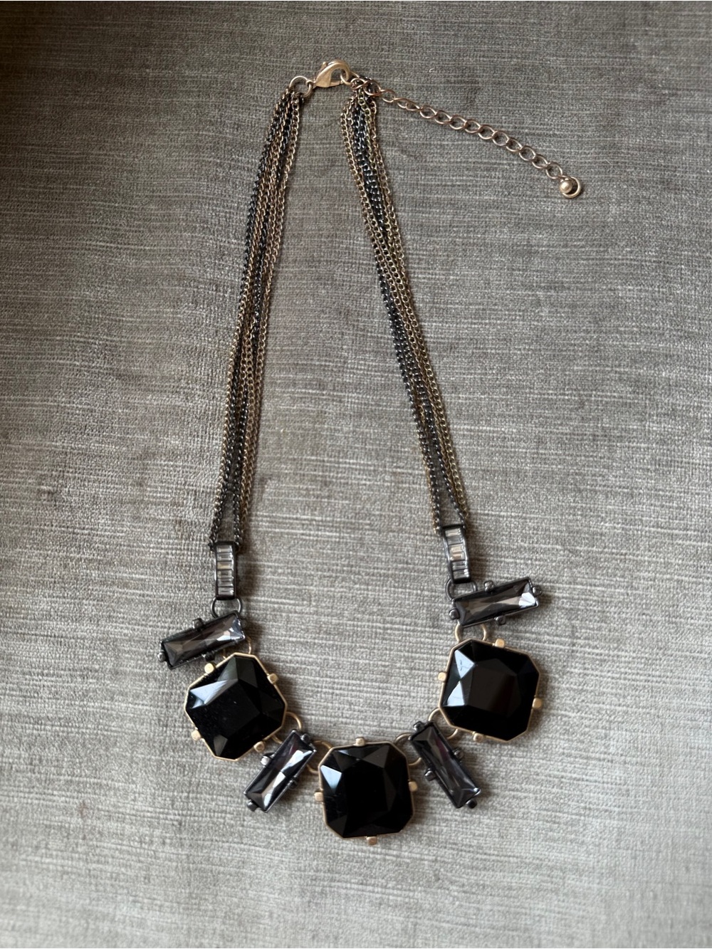 Kenneth Cole Reaction New York Black & Gold Glass Metal Necklace